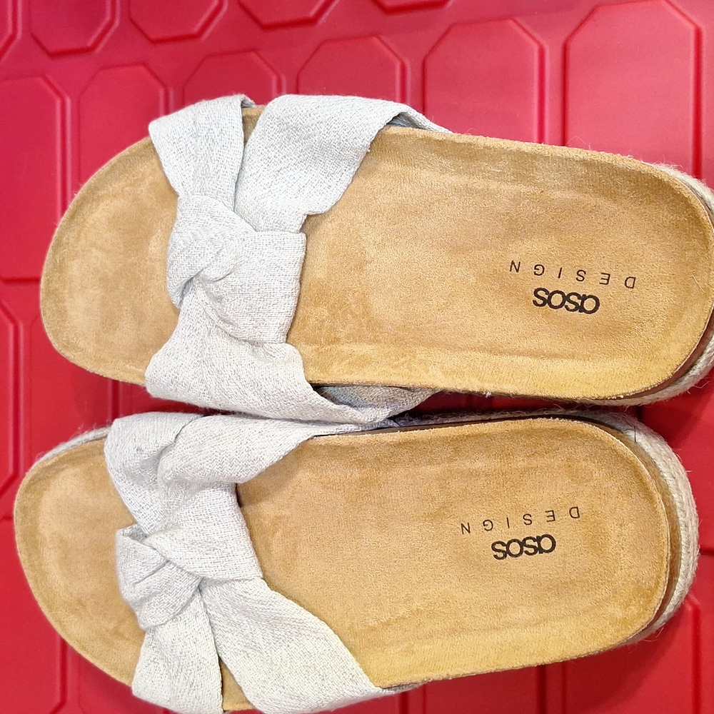 NEW Asos Design Beige Size 10 W slip on Sandals